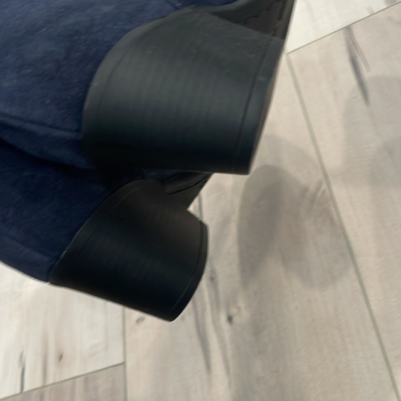 Woman’s Clizia Blue Pull-on Suede Pull-on Boots, size 38 (7.5) - Picture 7 of 7